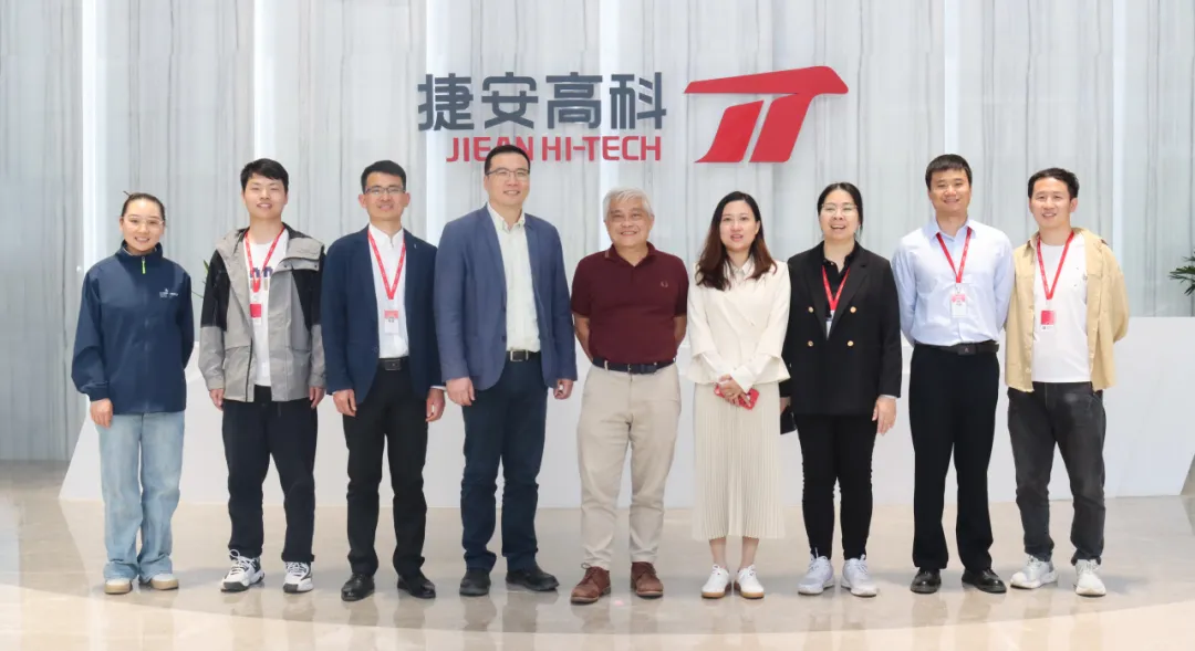 世赛飞机维修赛项项目经理考察k8凯发，实地验证飞机维修竞赛设备